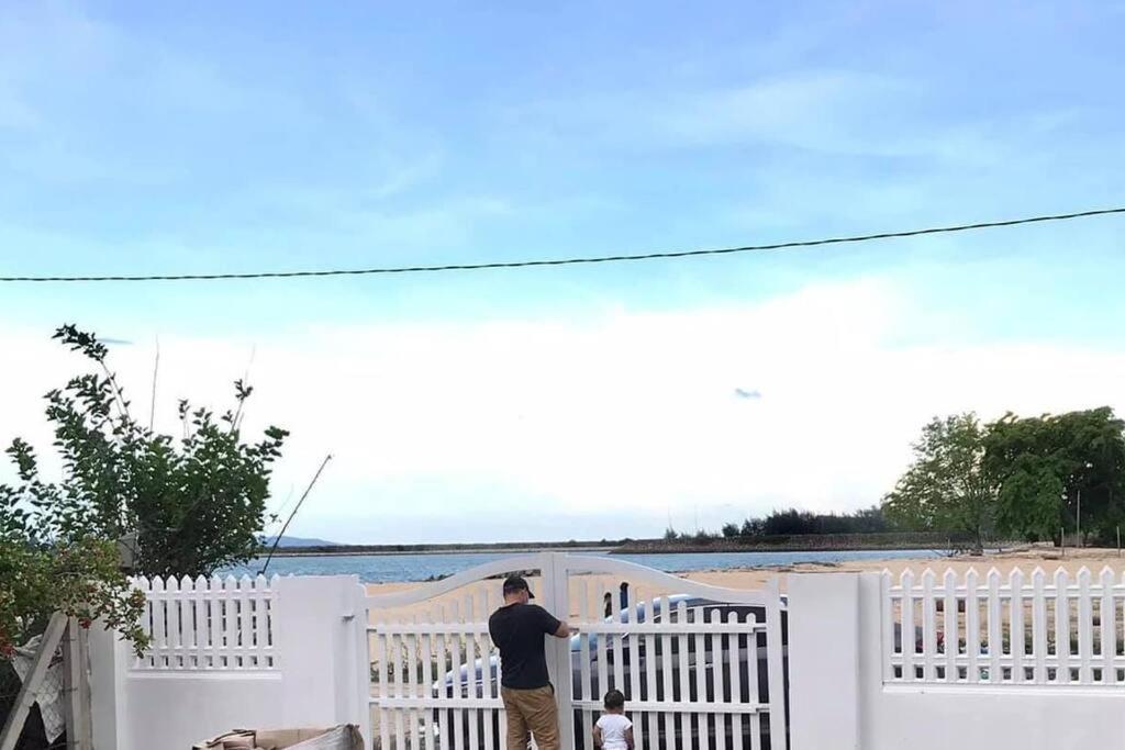 Willa Sea Kecil Tiny House Near Jetty Of Kuala Besut Kampong Nail Zewnętrze zdjęcie