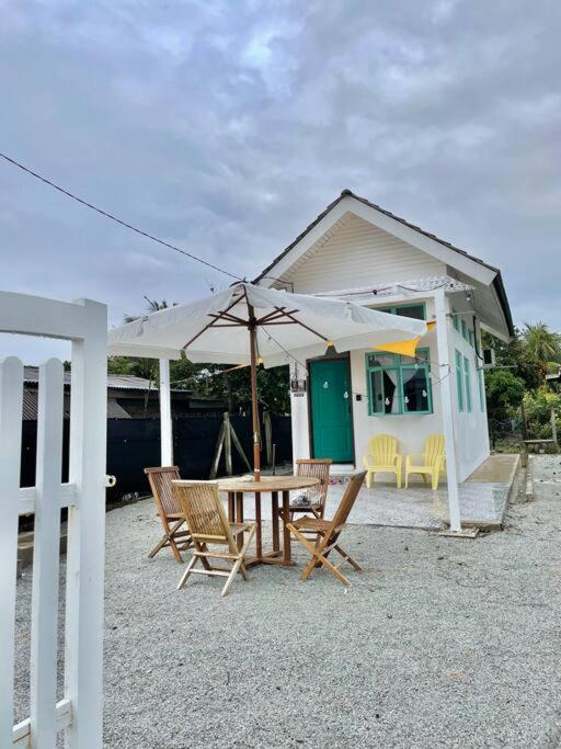Willa Sea Kecil Tiny House Near Jetty Of Kuala Besut Kampong Nail Zewnętrze zdjęcie